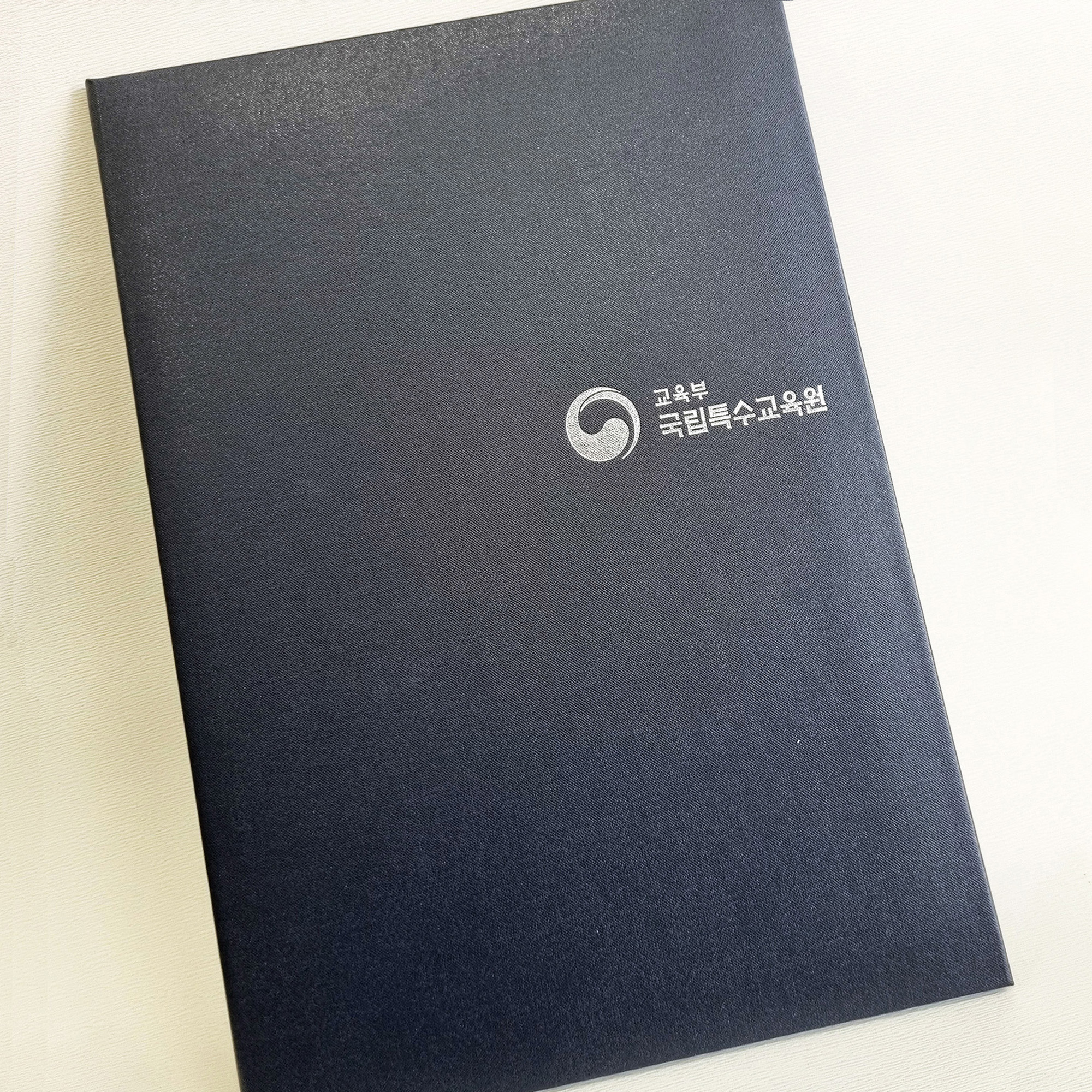 검정 포크르스 상장케이스 세로형 SC000952